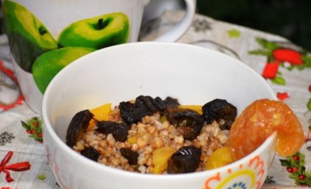 Gachas de trigo sarraceno con frutos secos