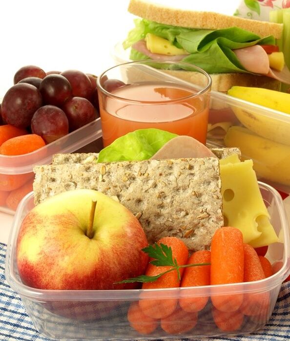 Las verduras y frutas crudas se pueden usar como bocadillos si se sigue la dieta que se muestra en la Tabla 3. 