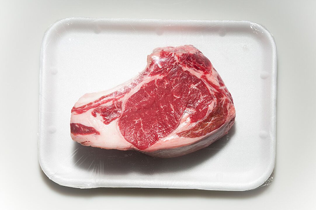 Muchos alimentos, como las carnes rojas, están excluidos de la dieta para la gota. 